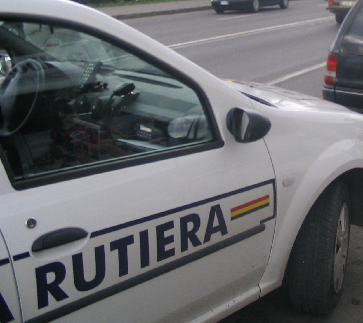 Un TIR plin cu sucuri s-a rasturnat pe DN1A