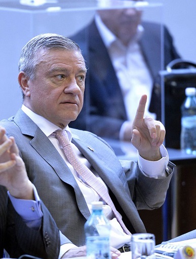 Mircea Sandu iese la atac: Eu sunt presedintele FRF, nu Burleanu!