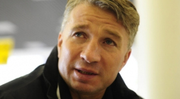 Dan Petrescu, alaturi de Gica Popescu in ziua in care fostul international isi conduce tatal pe ultimul drum
