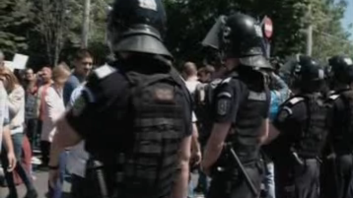 Revolutionarii, protest violent in Capitala! Sute de oameni au blocat bulevardul Kiseleff!