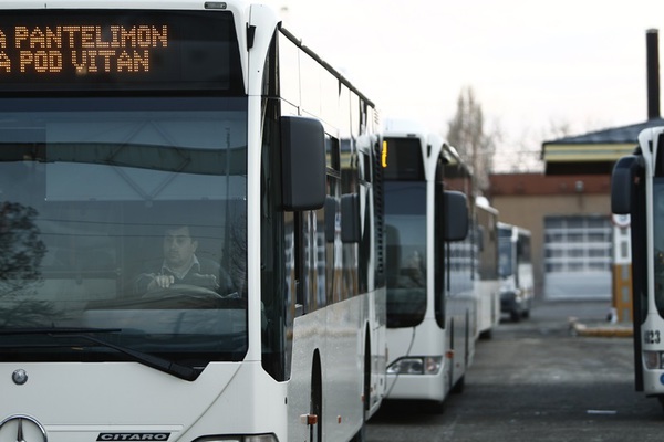 Angajata a RATB, retinuta pentru trafic de influenta