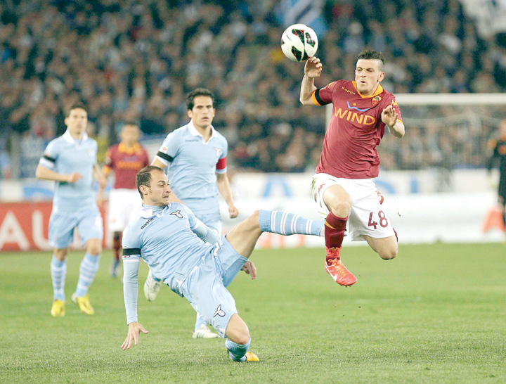 AS Roma - Ziarul National's Alessandro Florenzi is challenged by Lazio's Stefan Radu during their Italian serie A soccer match at the Olympic stadium in Rome
