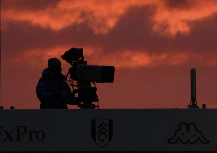 An ESPN cameraman is seen against an evening sky while filming Fulham and Manchester United warm up before their English Premier League soccer match at Craven Cottage stadium in London - Ziarul National