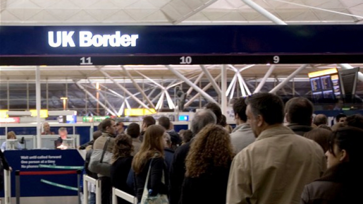 Declaratia jignitoare a unui politician britanic: Imigrantii romani, numiti „paraziti”
