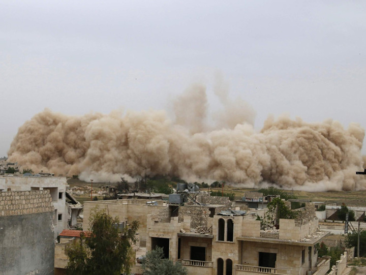 Debris rises in an operation to strike Al-Sahaba checkpoint in Idlib - Ziarul National