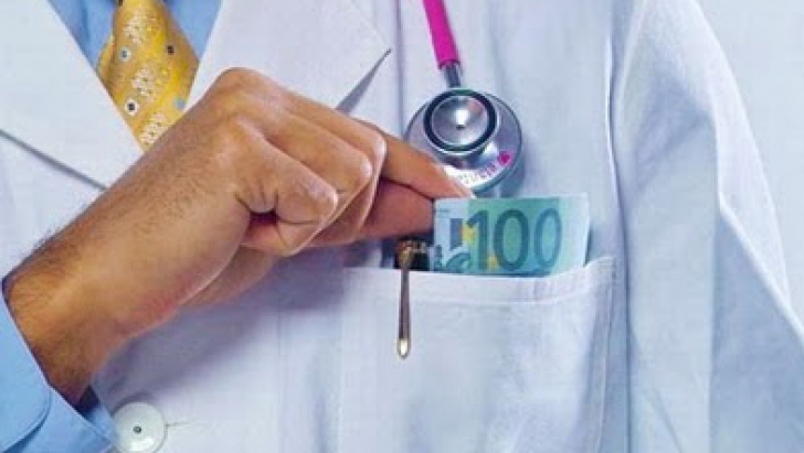 Doi medici din Salaj, trimisi in judecata pentru luare de mita si dosare false de pensionare