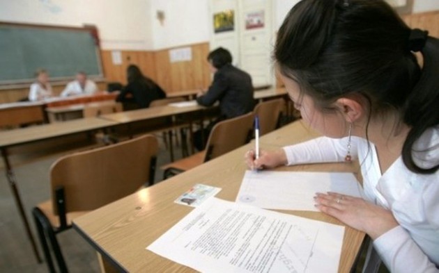 EVALUAREA NATIONALA 2014, clasa a VIII-a: Peste 166 de mii de elevi sustin examenul la limba romana