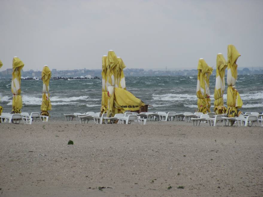 COD ROSU de inundatii in Constanta. Sunt posibile eroziuni puternice ale plajelor