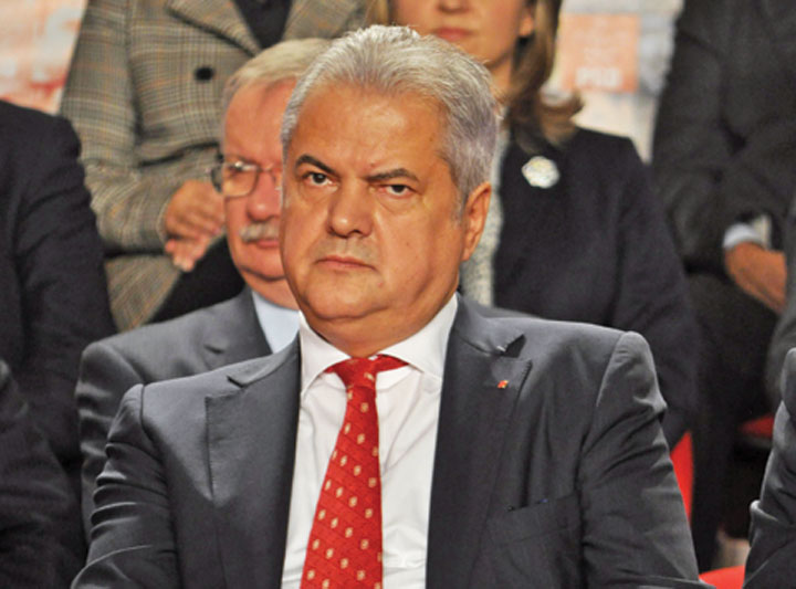 Adrian Nastase s-a invartit de inca sase luni de inchisoare