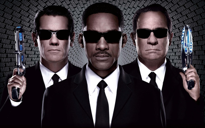 Cere  doua miliarde de dolari de la scenaristii lui “Men in Black 3”!