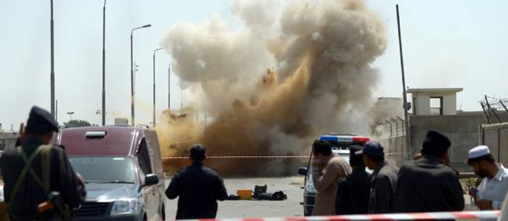Masacru pe aeroportul din Karachi: cel putin 24 de morti in urma unui atac taliban