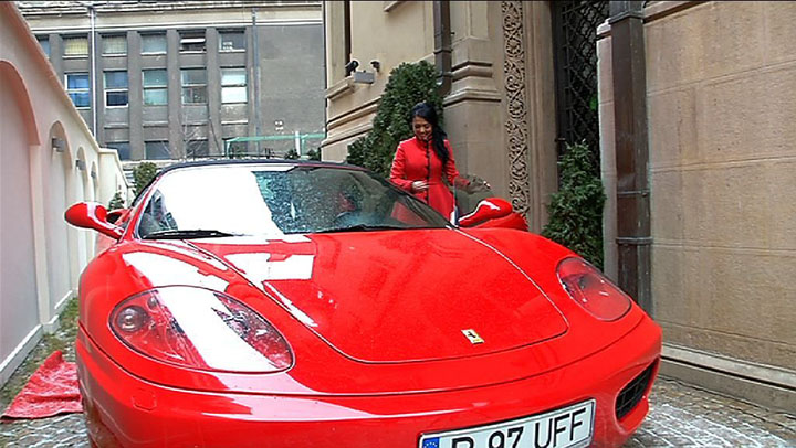 Burlacita Andreea Mantea, la bordul unui superb Ferrari