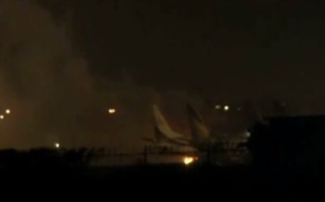 Zeci de morti, in urma unui atac asupra celui mai mare aeroport din Pakistan (VIDEO)