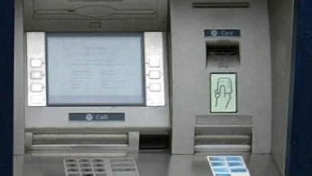 Doi hoti, prinsi in flagrant in timp ce incercau sa fure banii de la un bancomat din Capitala!