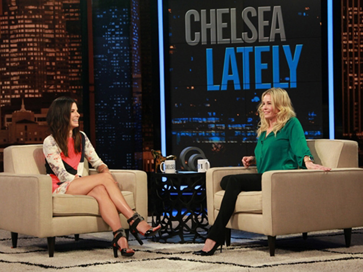 Sandra Bullock si Chelsea Handler se bat pe “Captain America”