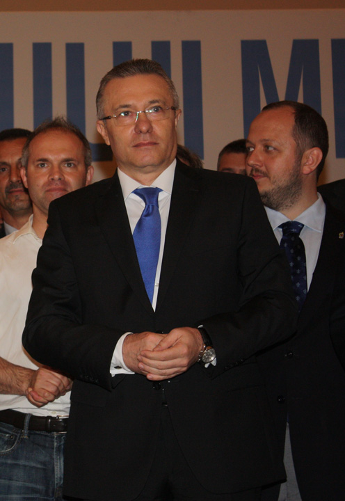 Diaconescu ii declara razboi lui Ponta