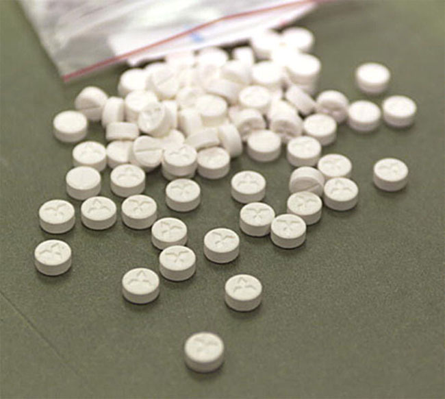 Doi romani, arestati in Cipru, dupa ce in masina lor au fost descoperite 7.500 de pastile, posibil ecstasy