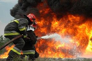 Gelozia l-a impins la un gest extrem: I-a dat foc sotiei in timp ce dormea!