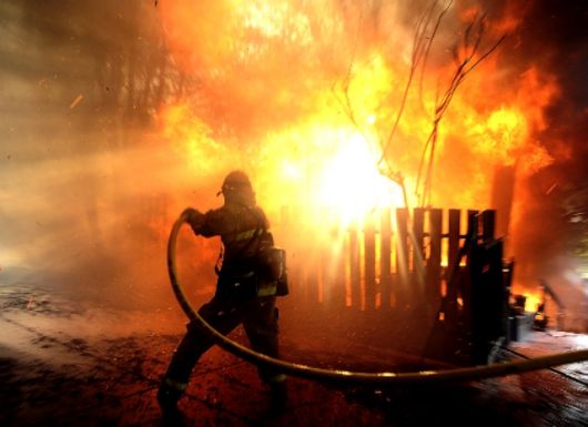 Incendiu violent: doua case distruse de flacari, in Buzau