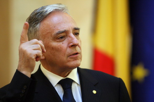 Isarescu: Romania poate anunta ca a ajuns la un consens politic aprivind aderarea la euro in 2019