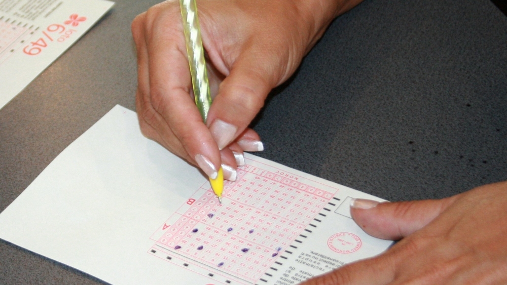 Loto 6/49 (15 iunie): Report de circa 3 milioane de euro la categoria I