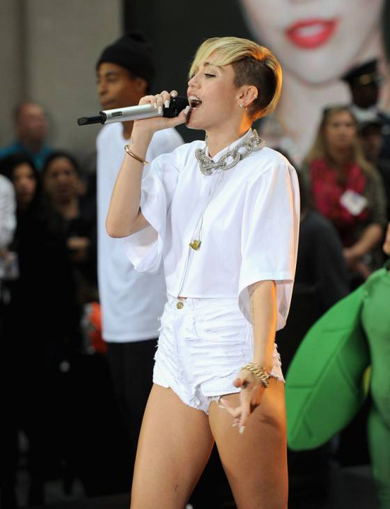 Miley Cyrus, calcata de hoti