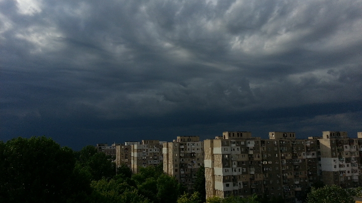 Meteo. Prognoza pentru inceputul saptamanii: Luni, pana la 31 de grade, de marti revin ploile!
