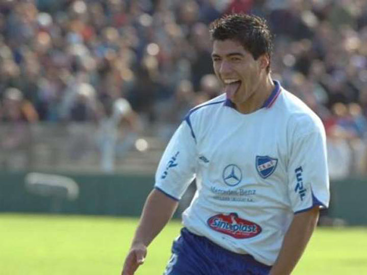 Secretul lui Luis Suarez, facut public: fotbalistul vampir a supt si sangele poporului sau!