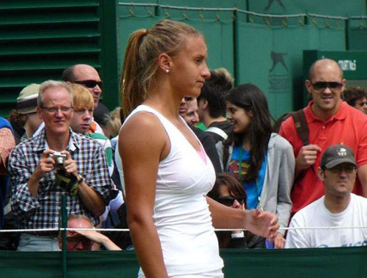 Wimbledon. Unele jucatoare au fost fortate sa se declare invinse, iar altele – sa-si dea jos sutienele