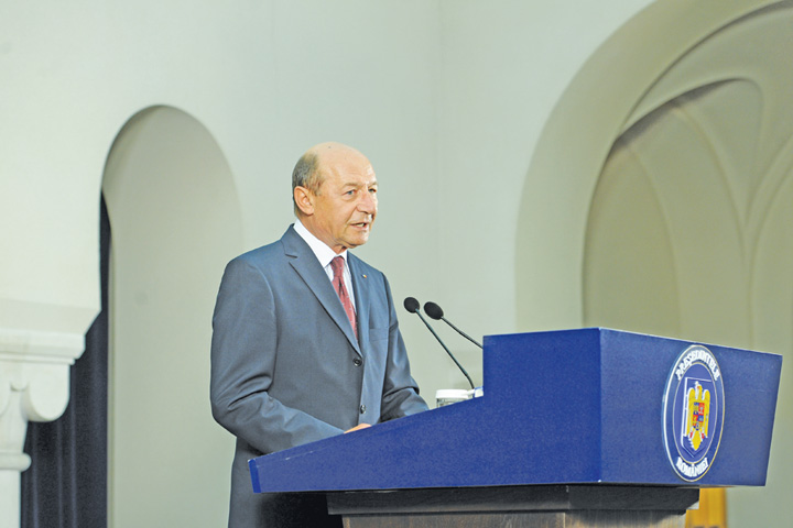 traian basescu 2 - Ziarul National
