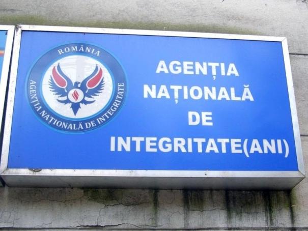 ANI: Edil din Maramures, acuzat de conflict de interese. Acesta si-a angajat fiicele si ginerele la primarie
