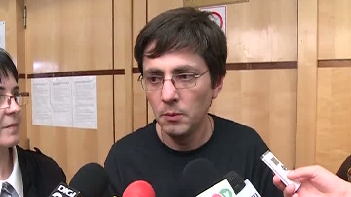 Judecatorii au decis: Barbatul care l-a scuipat pe Basescu scapa de internarea la psihiatrie!