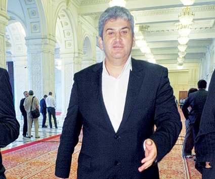 Premierul interimar Oprea a anuntat ca Guvernul sustine Strategia de Aparare