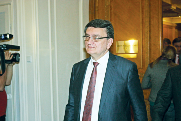 Avocatul Poporului a atacat la CCR legea care l-a impiedicat pe Dragnea sa fie premier