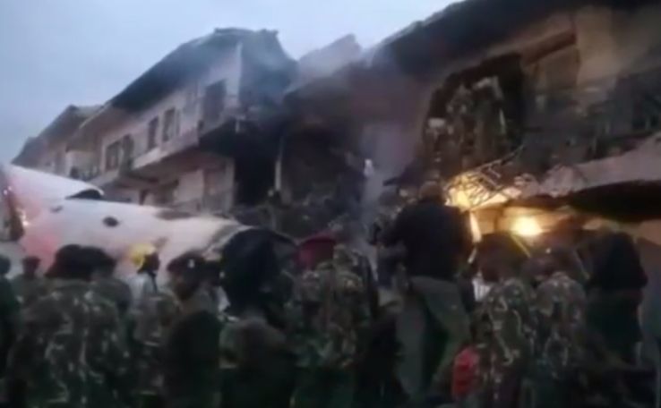 Un avion a intrat in plin intr-o cladire, la scurt timp de la decolare: patru victime (VIDEO)