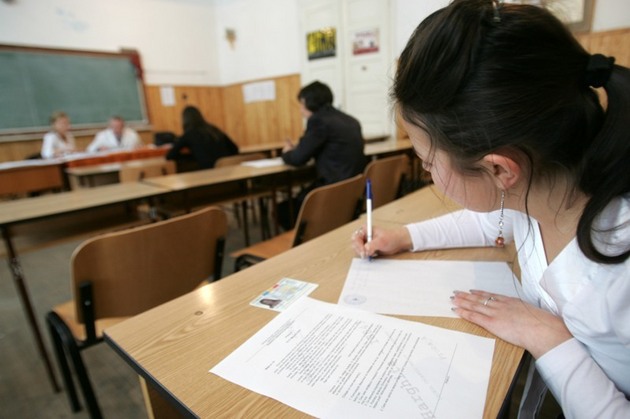 Bac 2014, sesiunea de toamna. Candidatii sustin, luni, proba scrisa la LIMBA ROMANA