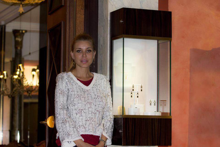 O romanca si-a lansat colectie de bijuterii de lux la Geneva!