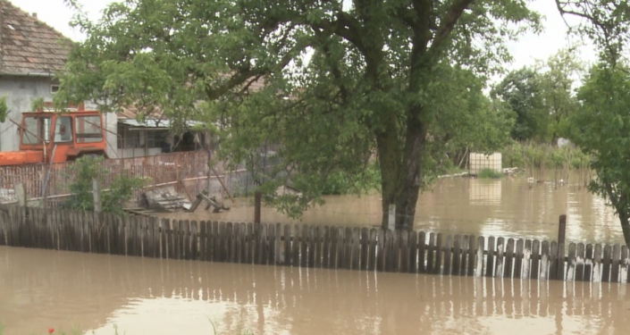 CODUL ROSU de inundatii, prelungit pana joi. Sunt vizate judetele Olt, Teleorman si Arges