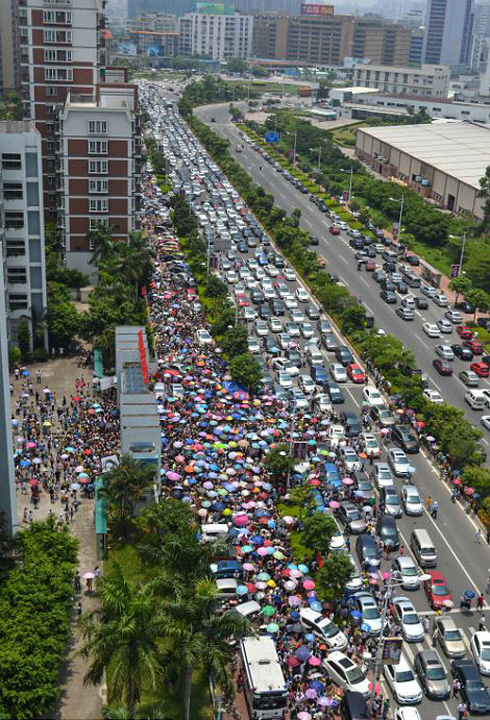 Admitere in China. Trafic blocat si parinti ingrijorati ca odraslele n-au primit rezolvarea subiectelor!