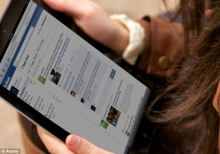 Condamnat pentru ca i-a schimbat iubitei statusul pe Facebook: cu un singur click a facut-o CURVA!
