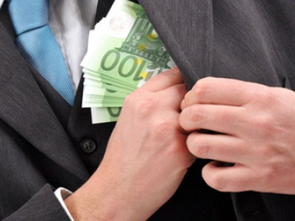 Sef al Directiei de Administrare a Domeniului Public si Privat Caras – Severin, trimis in judecata