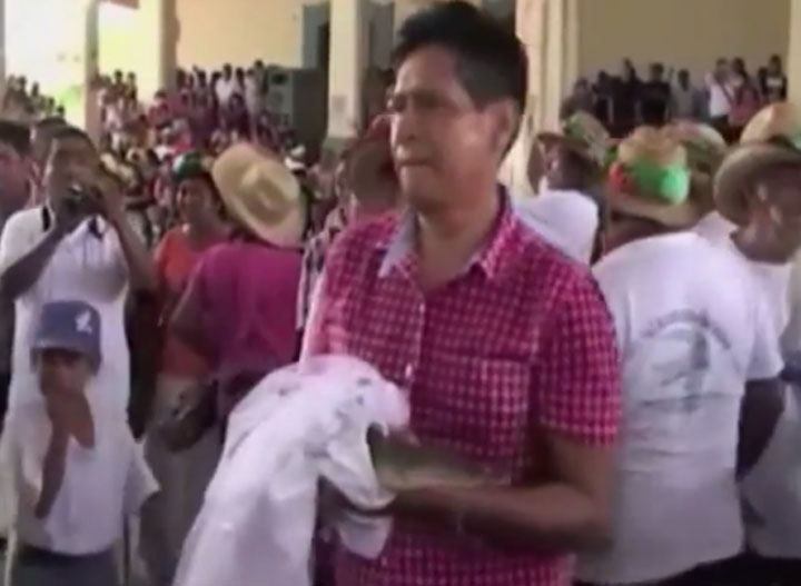 Primarul unui oras mexican s-a insurat cu un crocodil. La nunta n-au ajuns si rudele miresei
