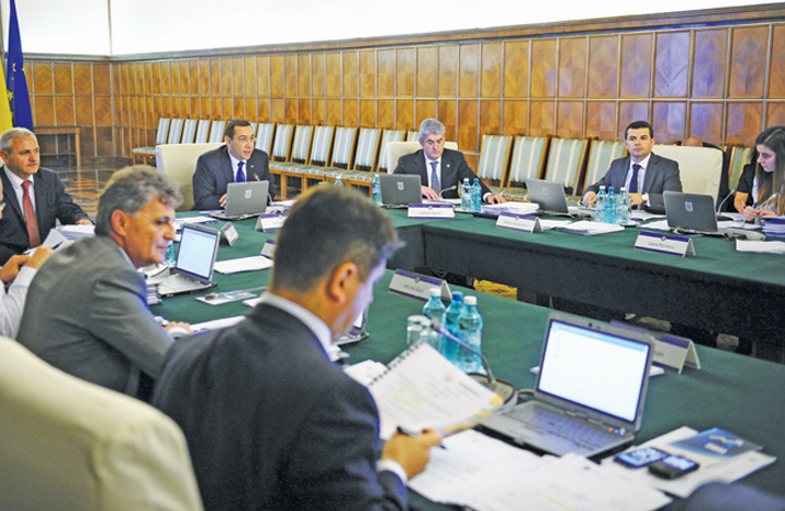 Guvernul da liber la contracte cu dedicatie