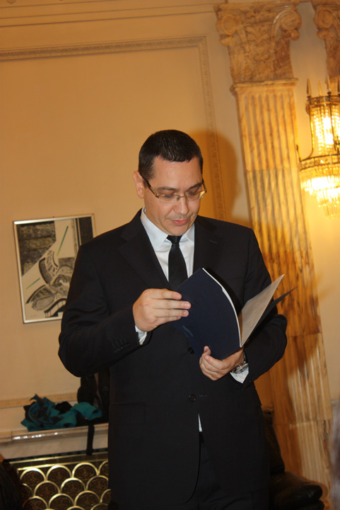Ponta isi permite scaderea CAS pe carca romanilor