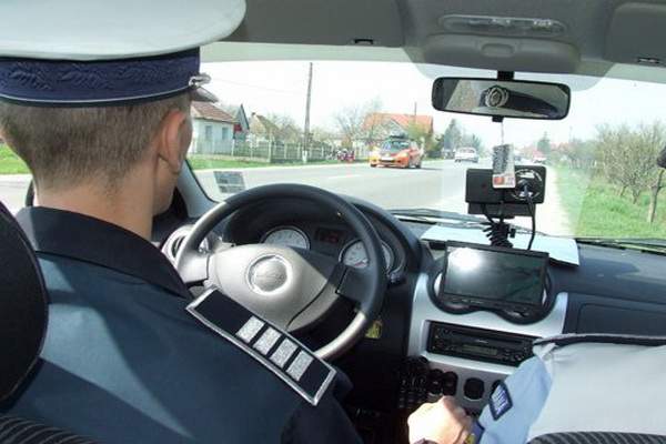 Tanar prins pe Autostrada Transilvania conducand cu peste 200 km/h!