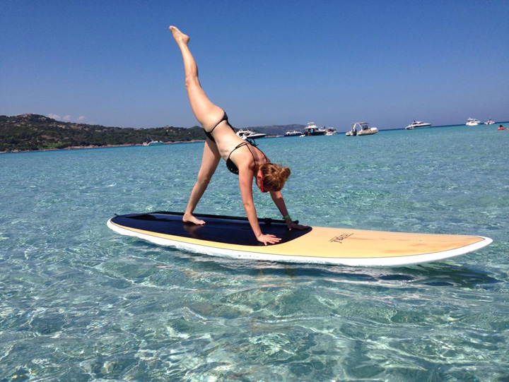 Thalia face balet si surfing in acelasi timp