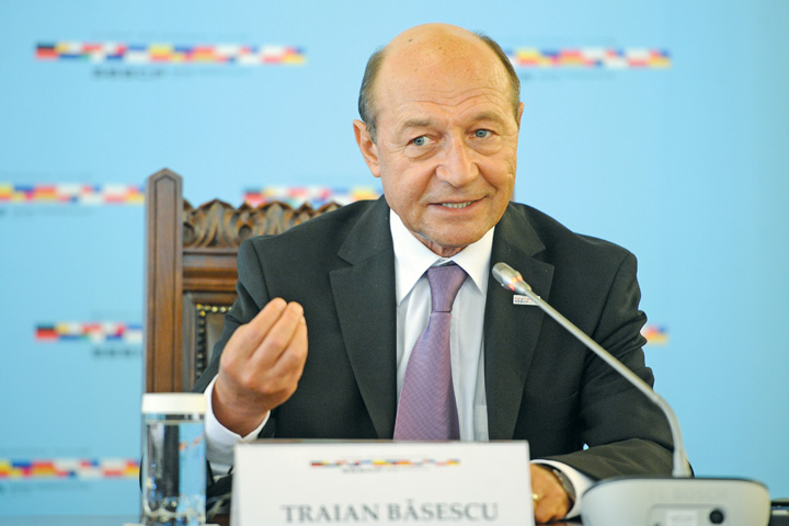 traian basescu 2 - Ziarul National