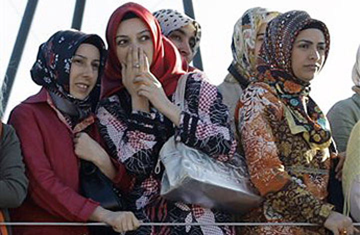 turkey_headscarf_0605 - Ziarul National