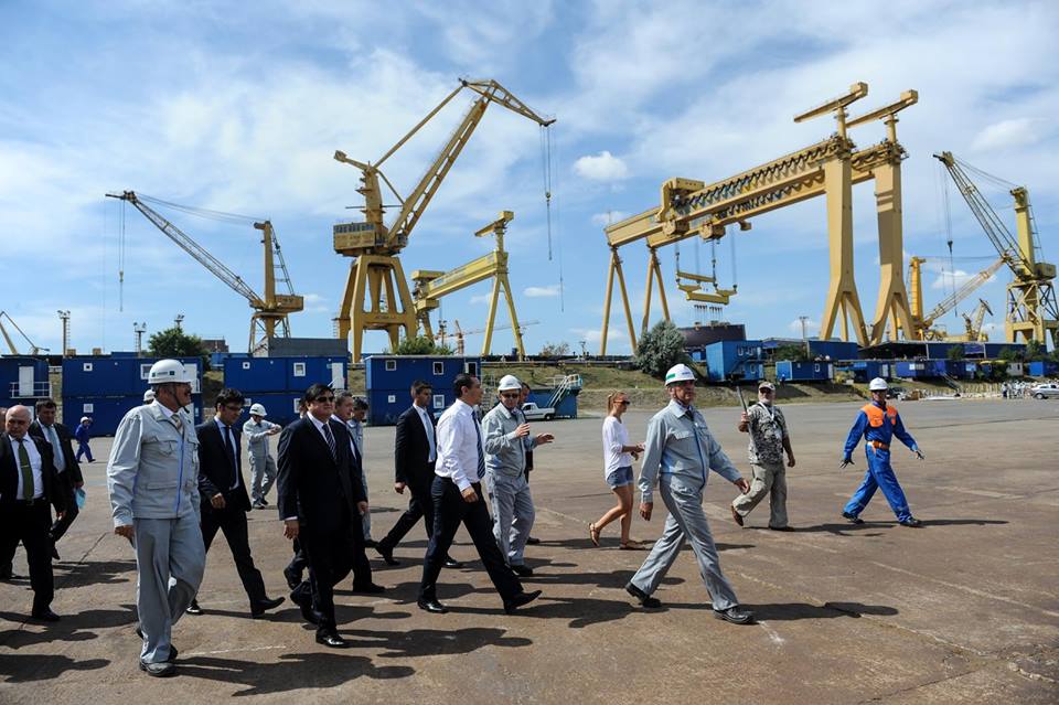Ponta a vizitat santierul naval de la Mangalia si Podul de la Agigea