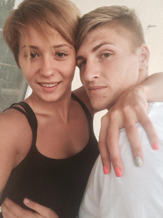 Sunt la cluburi rivale, dar se iubesc nebuneste
